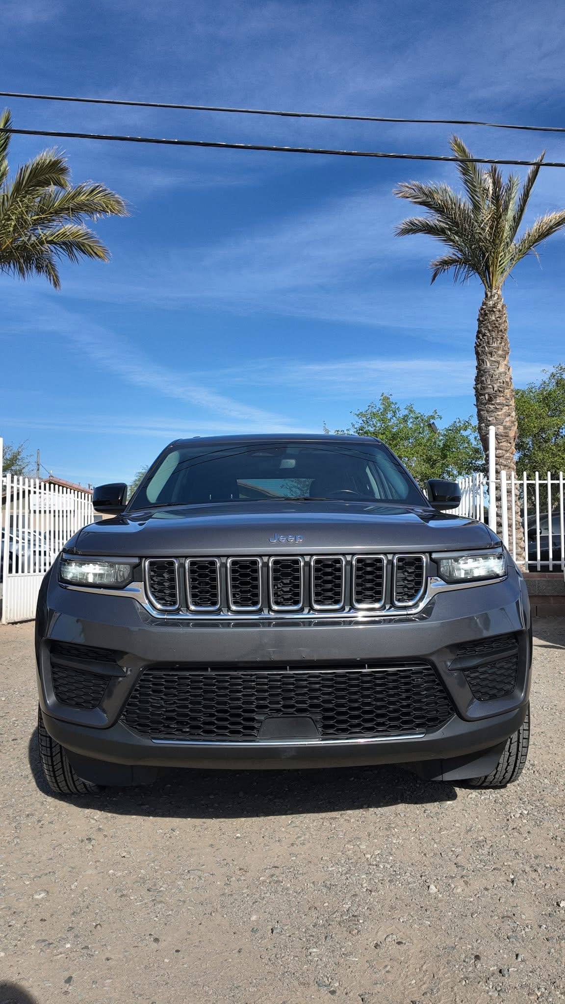 2022 Jeep Grand Cherokee Laredo - Image 4