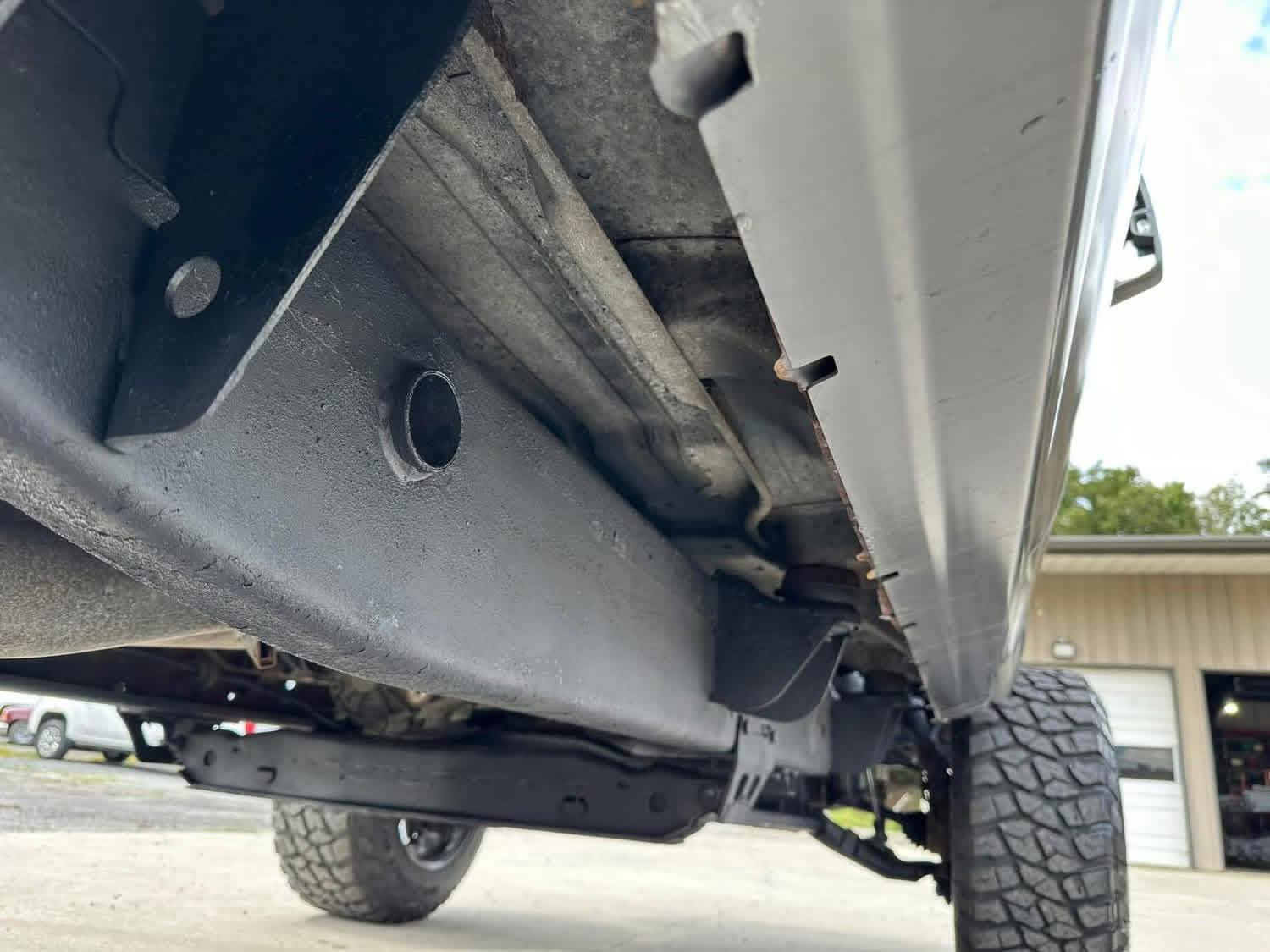 2006 Chevy Silverado 2500hd LT with sunroof - Image 5