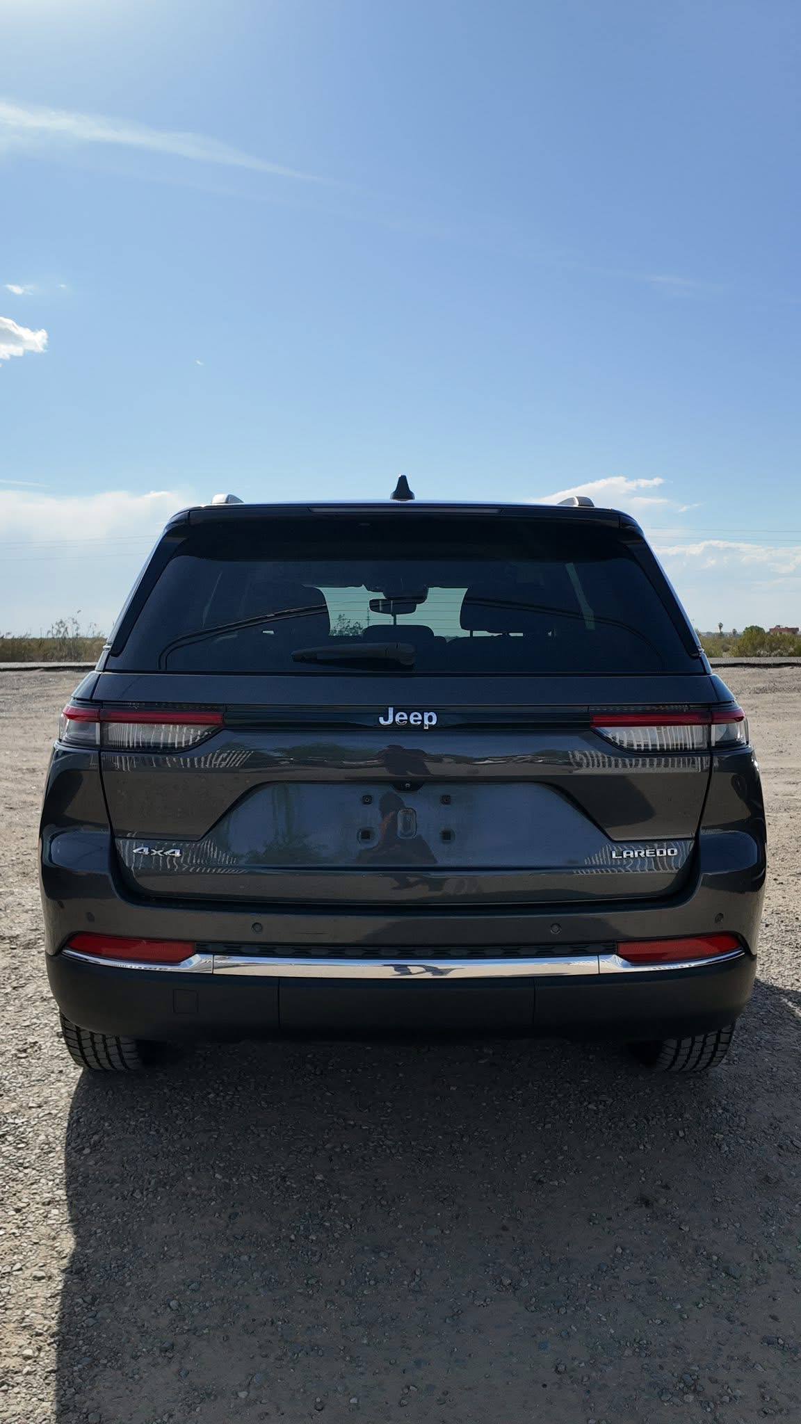 2022 Jeep Grand Cherokee Laredo - Image 13
