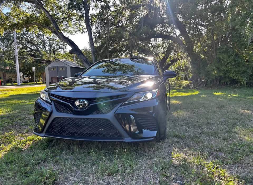 2018 Toyota Camry · SE Sedan 4D