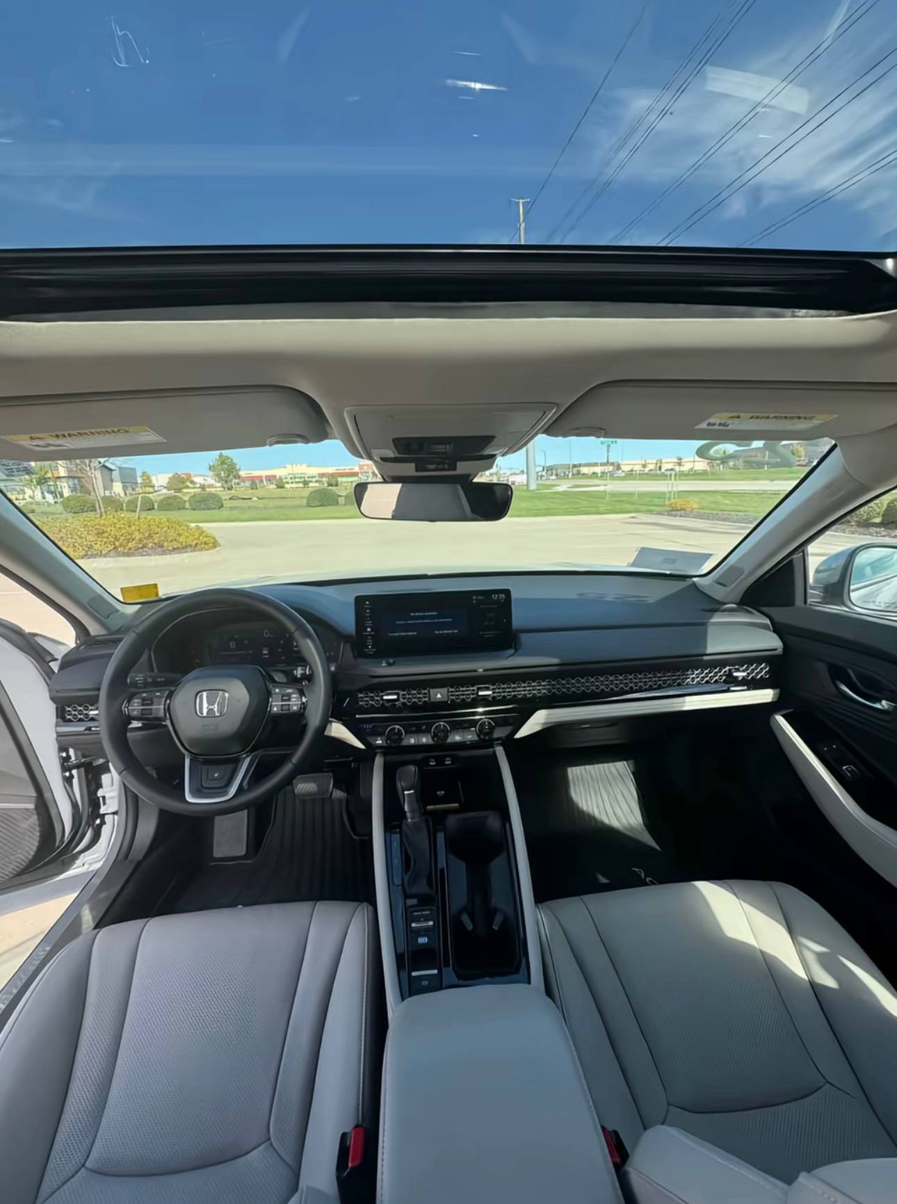 2025 Honda Accord Hybrid Touring - Image 3