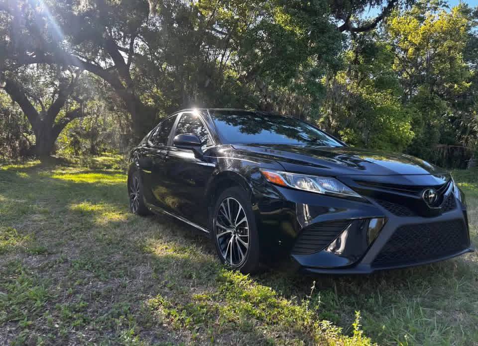 2018 Toyota Camry · SE Sedan 4D - Image 7