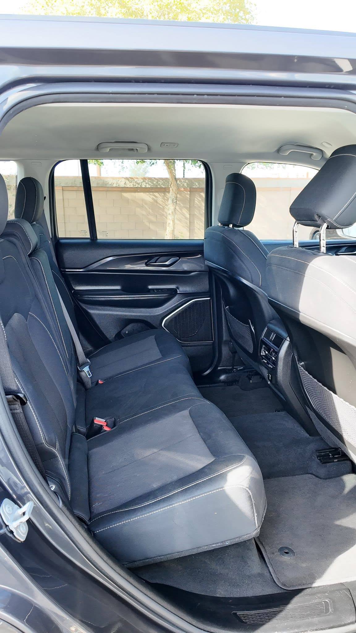 2022 Jeep Grand Cherokee Laredo - Image 9