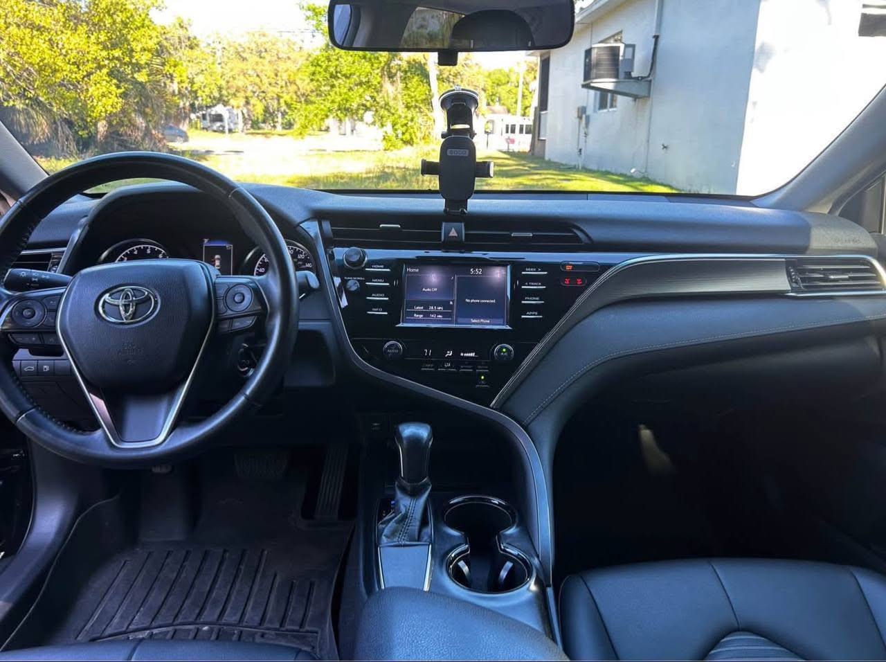 2018 Toyota Camry · SE Sedan 4D - Image 6