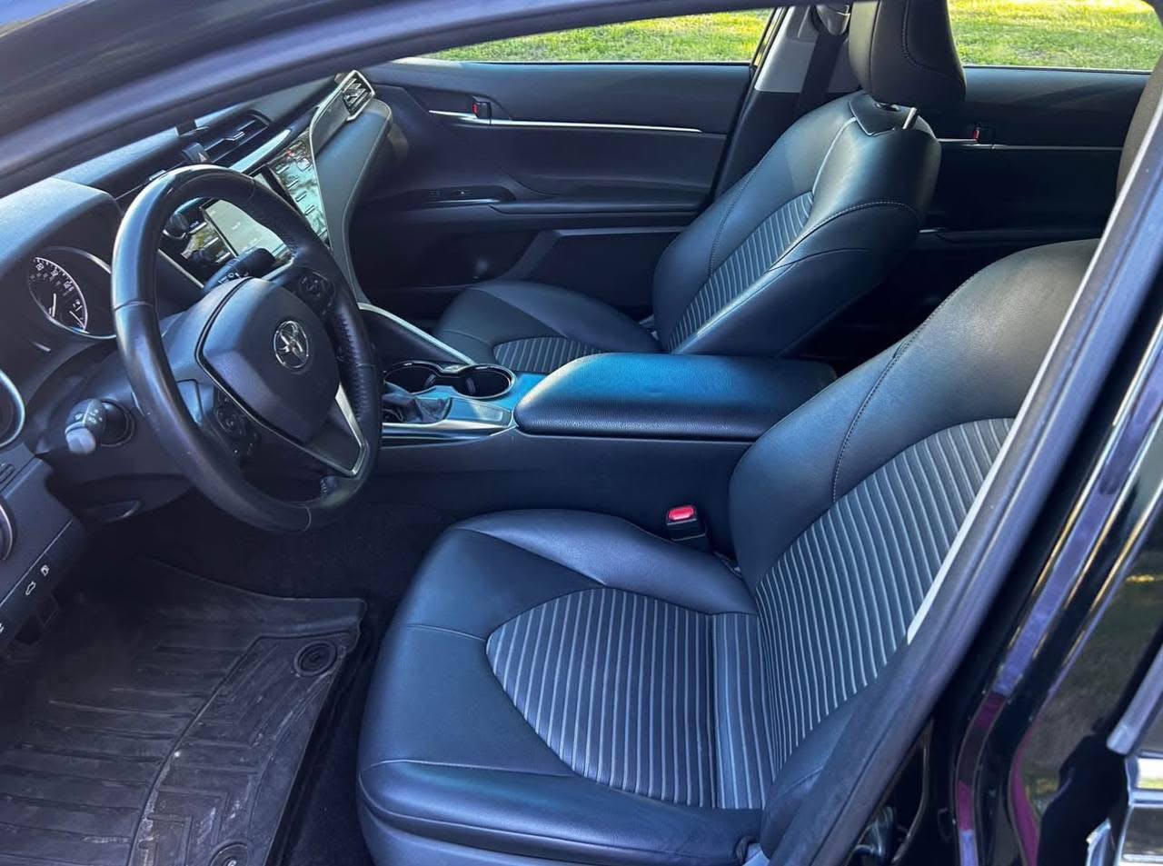2018 Toyota Camry · SE Sedan 4D - Image 4