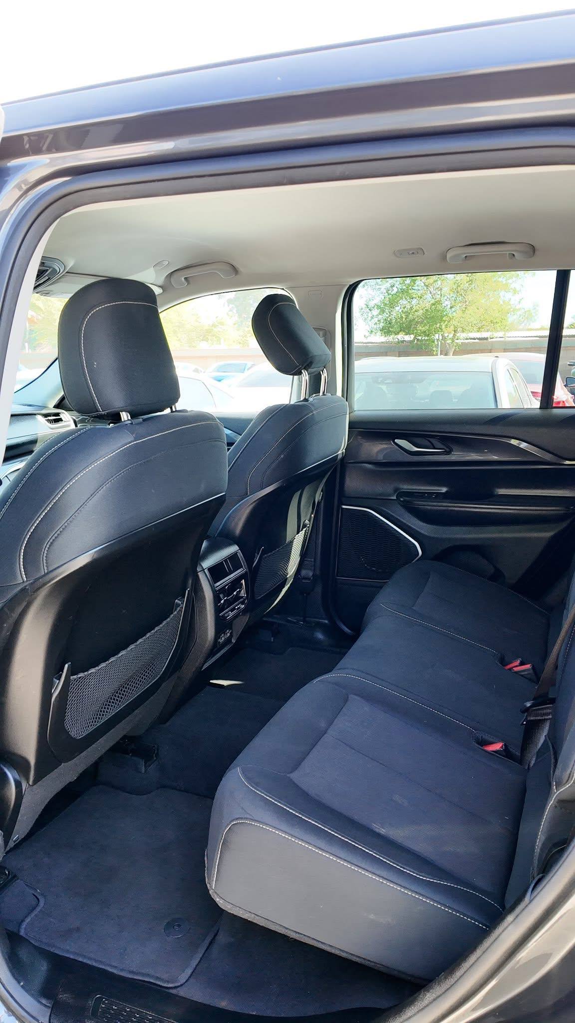 2022 Jeep Grand Cherokee Laredo - Image 14