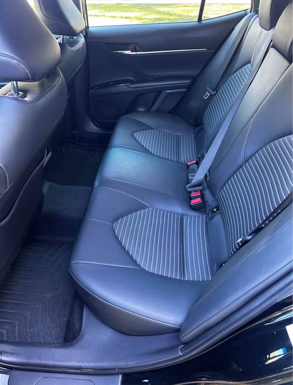 2018 Toyota Camry · SE Sedan 4D - Image 2