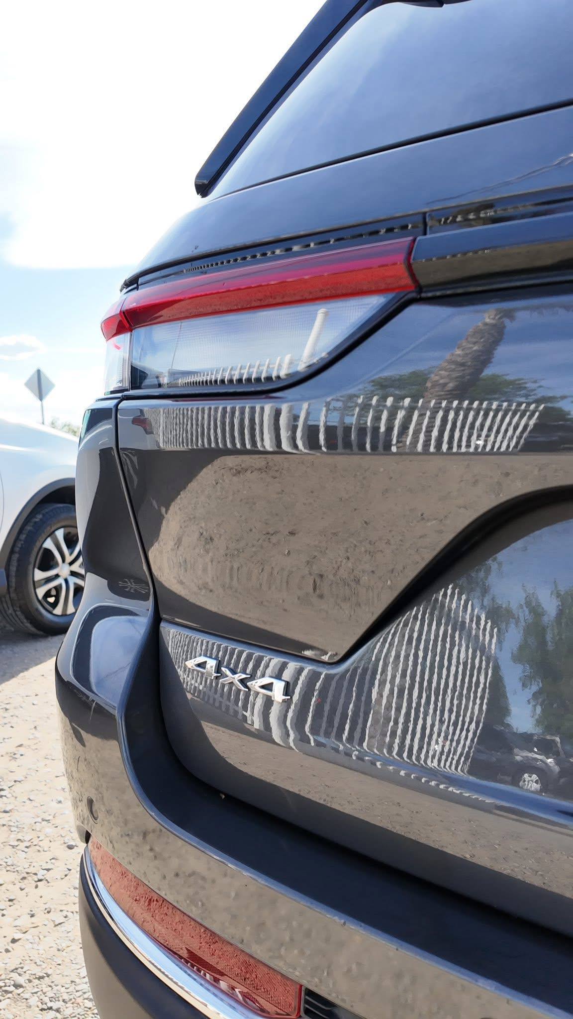 2022 Jeep Grand Cherokee Laredo - Image 3