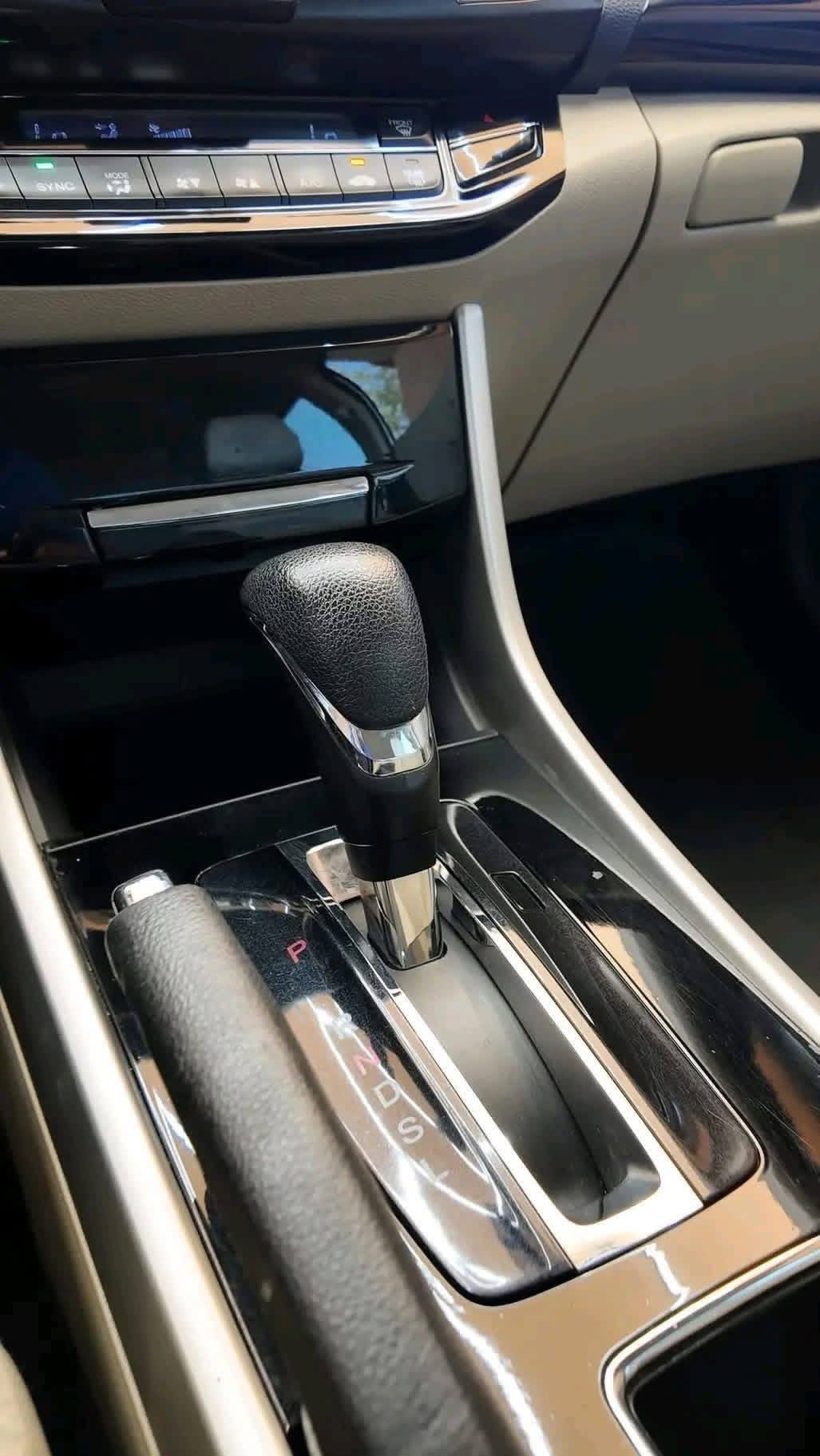 2016 Honda Accord LX - Image 2