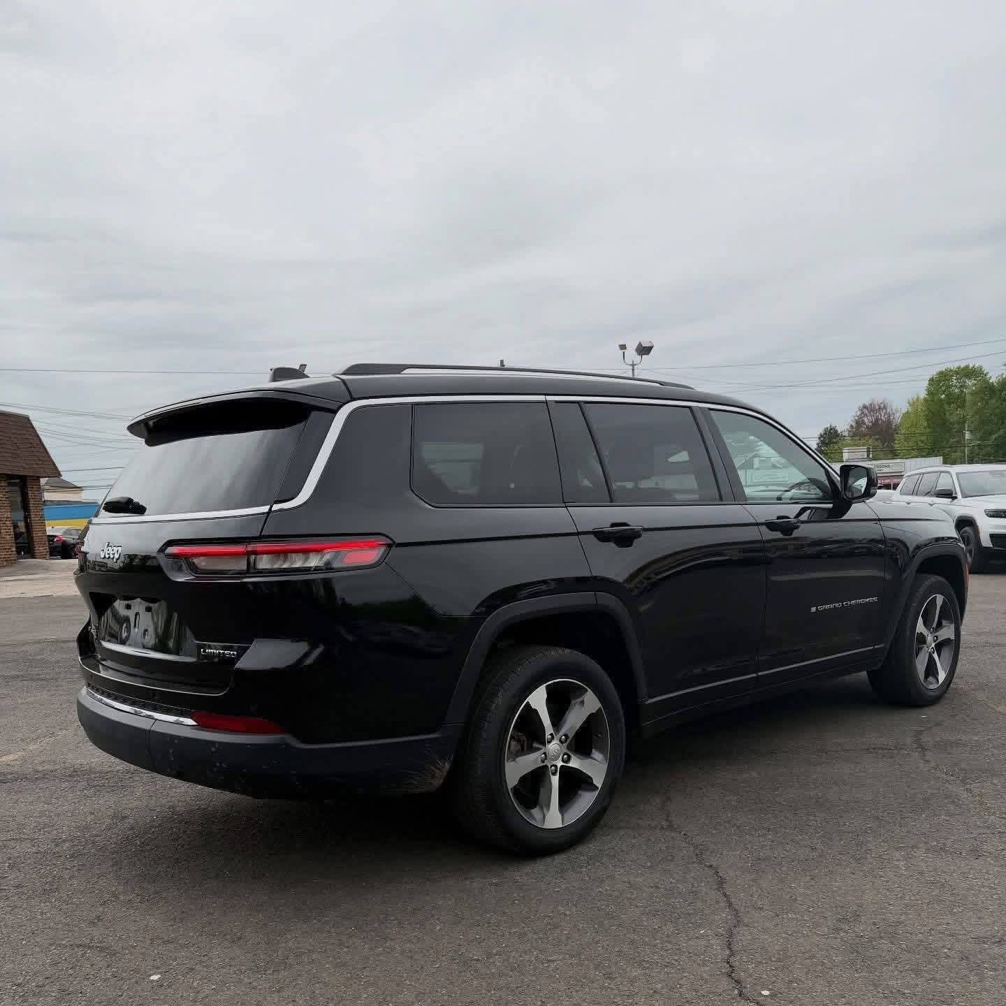 2023 Jeep Grand Cherokee L - Image 10