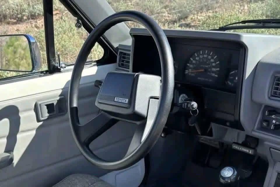 1986 Toyota 4Runner 4×4 5-Speed - Image 6