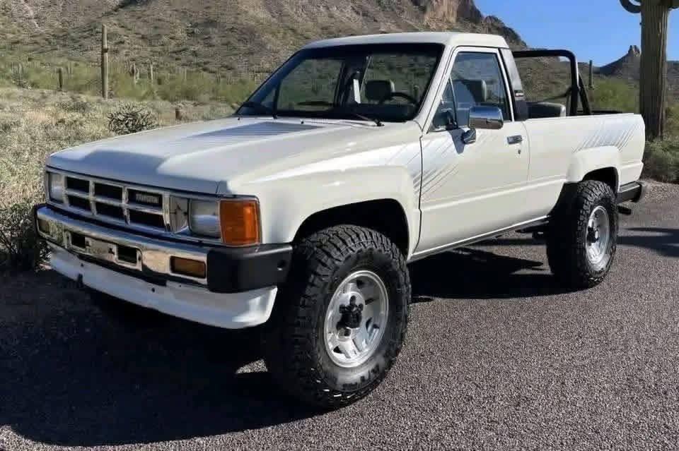 1986 Toyota 4Runner 4×4 5-Speed - Image 2