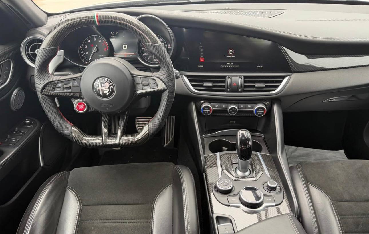 2017 Alfa Romeo Giulia Quadrifoglio - Image 10