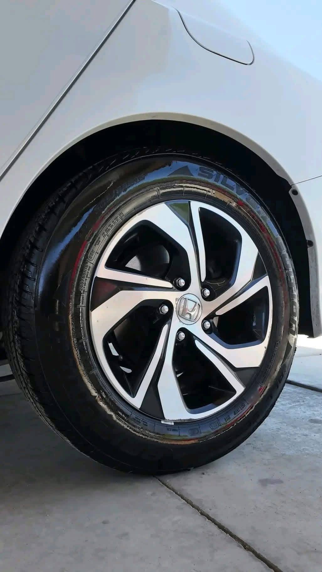 2016 Honda Accord LX - Image 9
