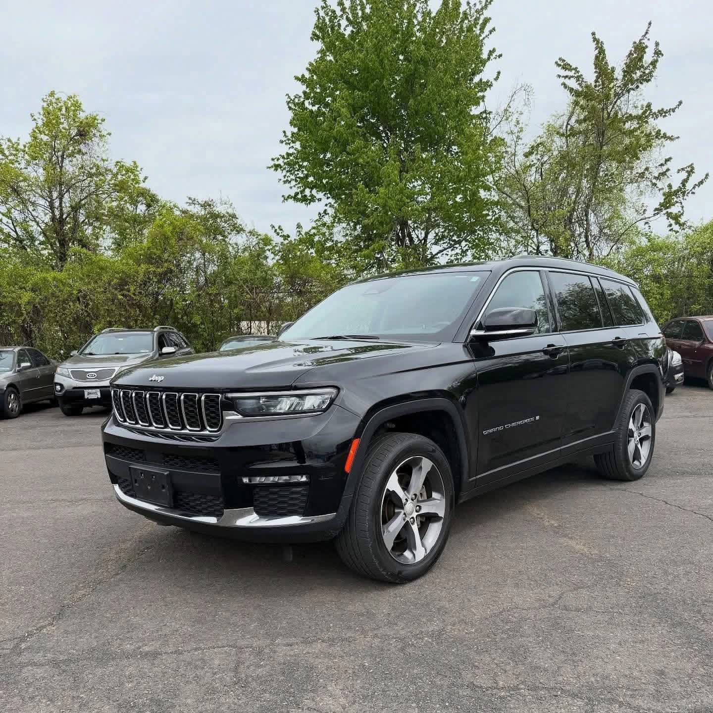 2023 Jeep Grand Cherokee L - Image 3